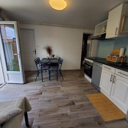 Appart 28m2 avec jardin et parking privé Lägenhet Milhaud Exteriör bild