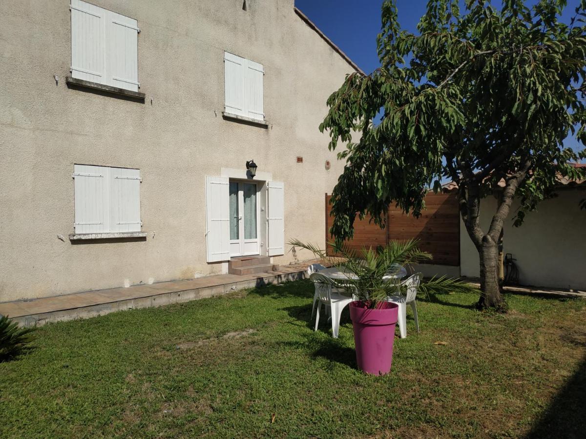 Appart 28m2 avec jardin et parking privé Lägenhet Milhaud Exteriör bild