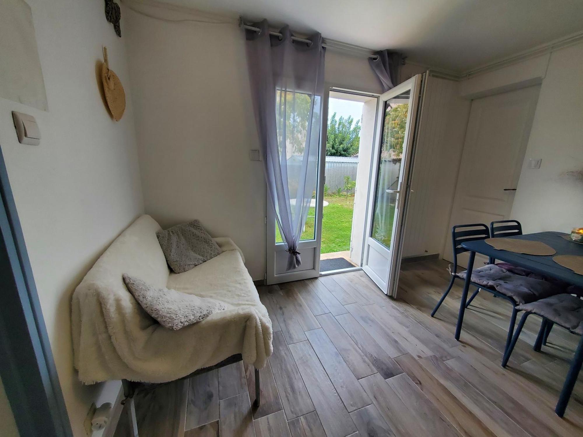 Appart 28m2 avec jardin et parking privé Lägenhet Milhaud Exteriör bild